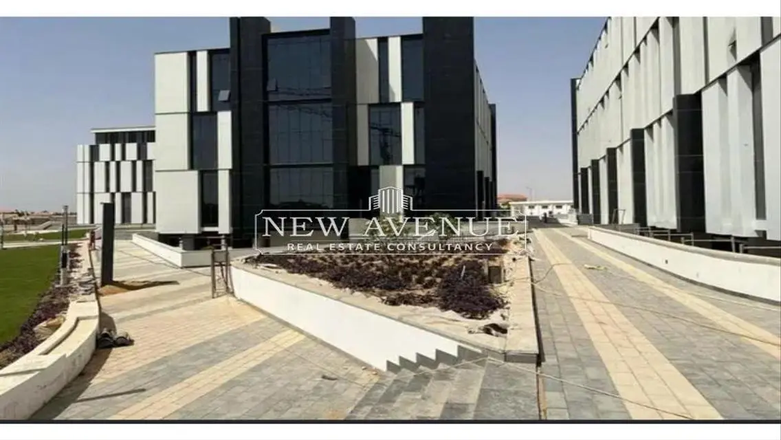Corner office 135m at Hyde Park New Cairo - Rent