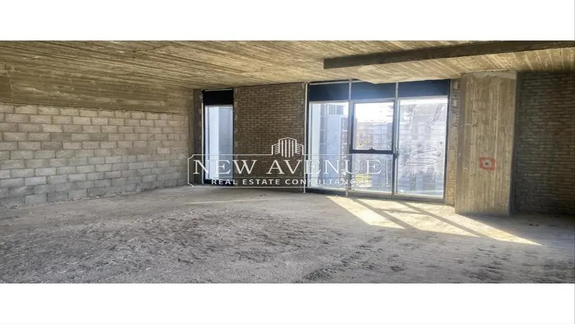 Corner office 135m at Hyde Park New Cairo - Rent
