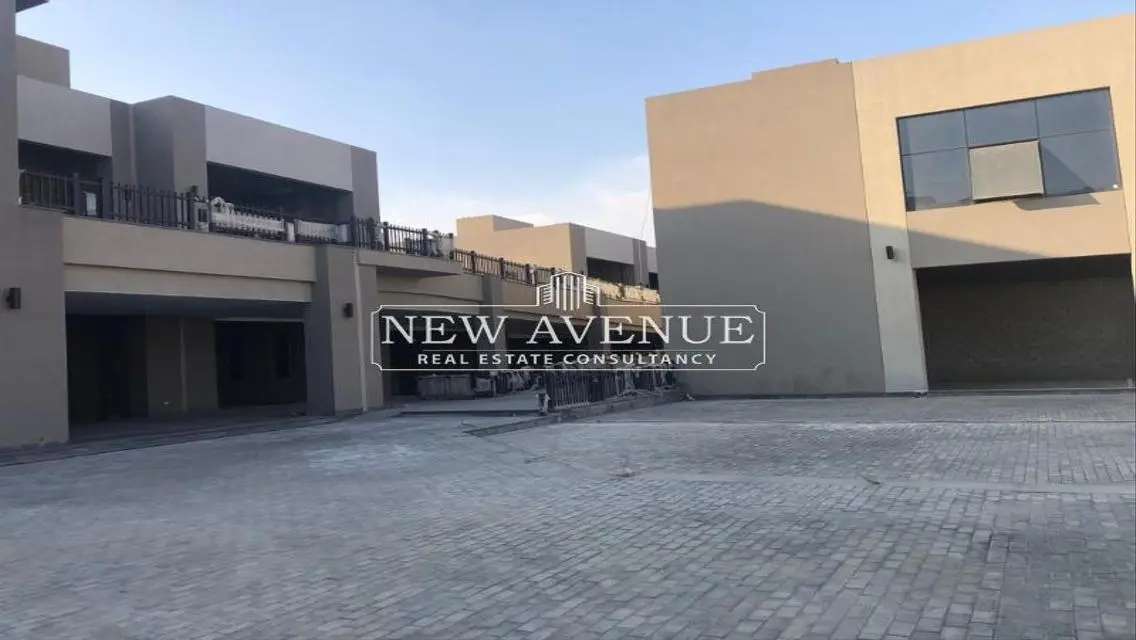 Ready to move retail 95m in VGK with outdoor 45m