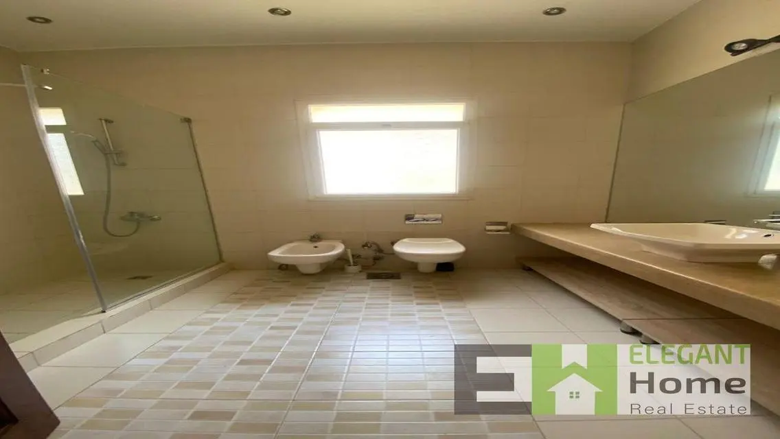 Luxury Villa with 4000 sqm and Complete Amenities