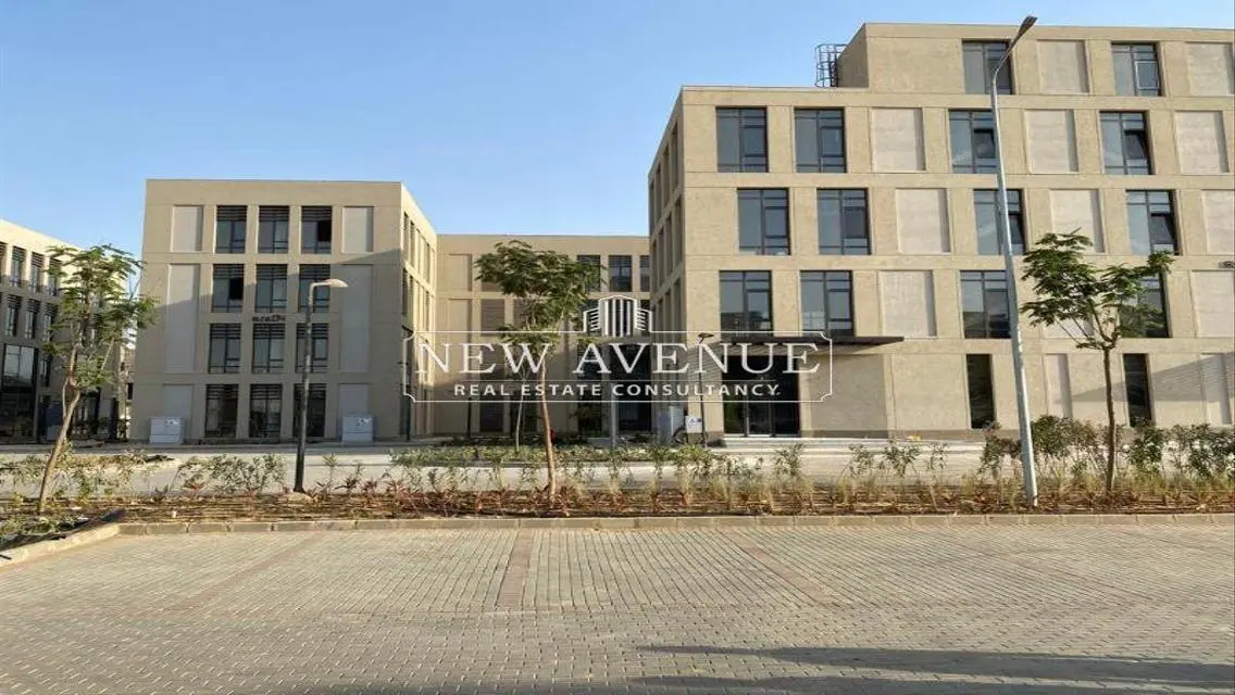 مكتب للايجار كامل التشطيب 59 متر في District 5