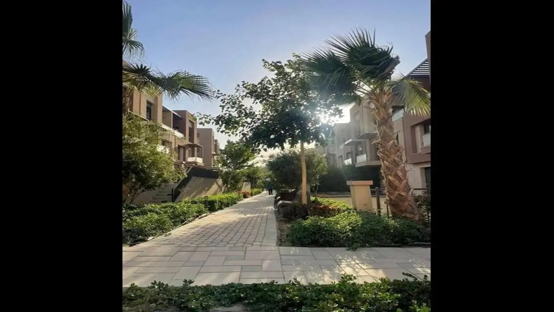 دوبلكس+جاردن بموقع مميز داخل كريسنيت التجمع