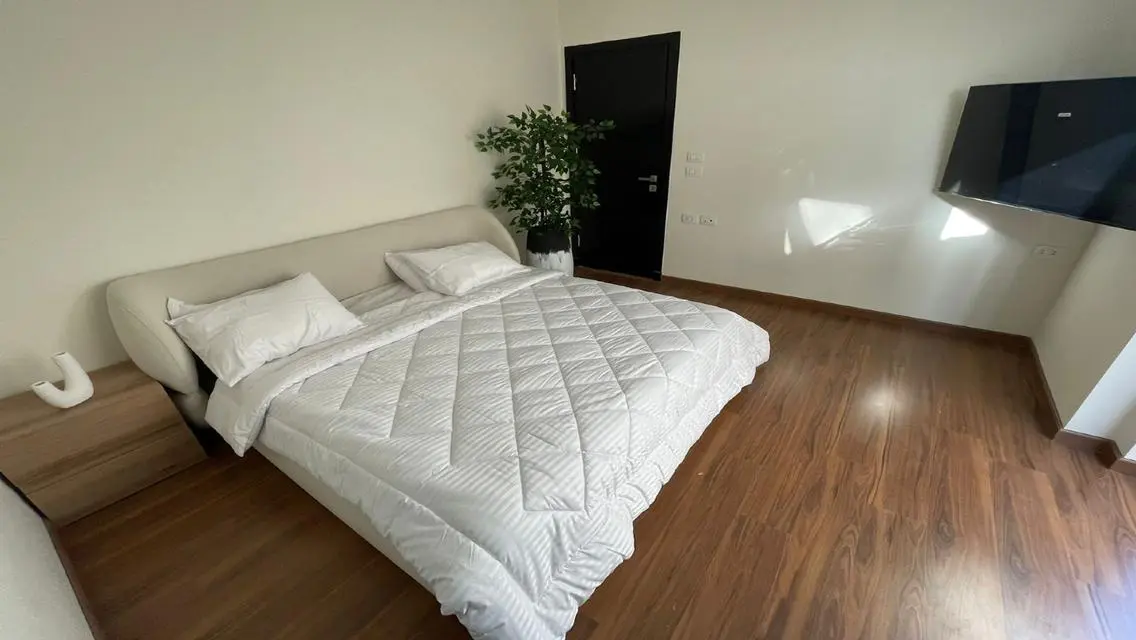 Ground with garden furnished for rent in lake view