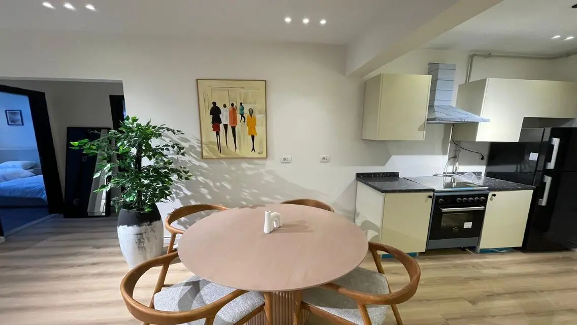 Ground with garden furnished for rent in lake view