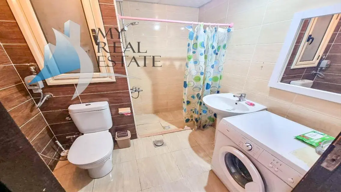 Pool view 1 bed with free beach access in Florenza