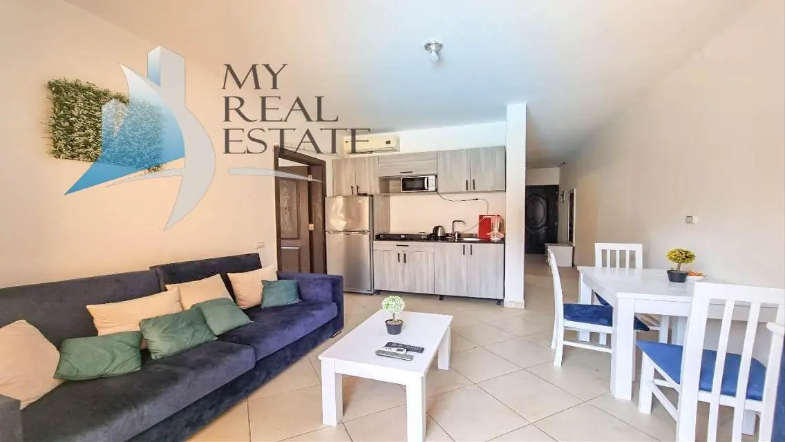 Pool view 1 bed with free beach access in Florenza
