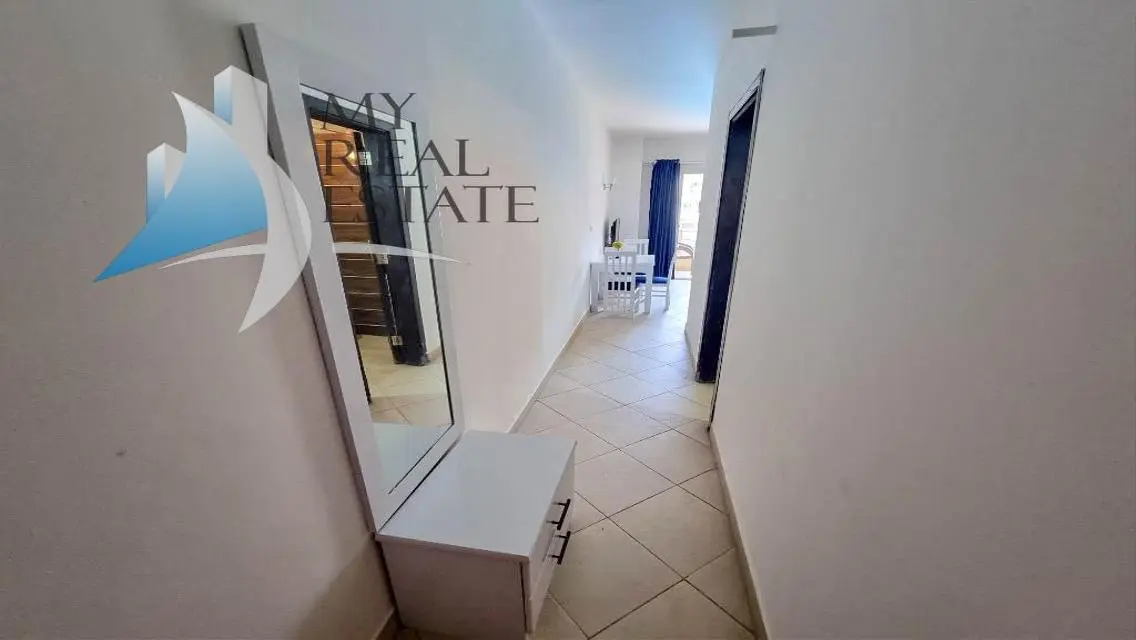 Pool view 1 bed with free beach access in Florenza