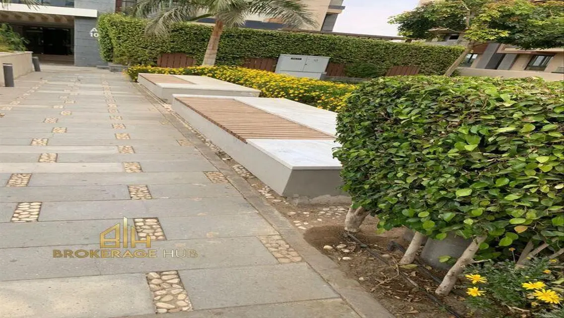 شقة للأيجار لوكيشن رائع كمبوند أزاد,