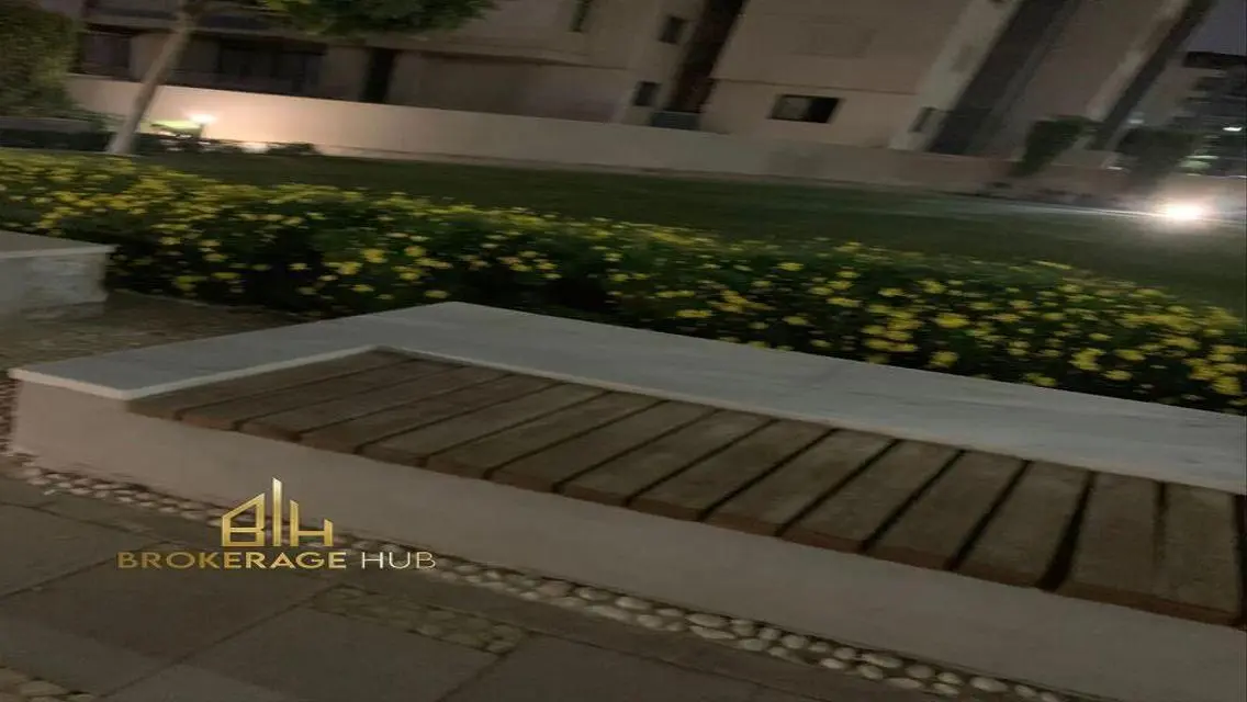 شقة للأيجار لوكيشن رائع كمبوند أزاد,