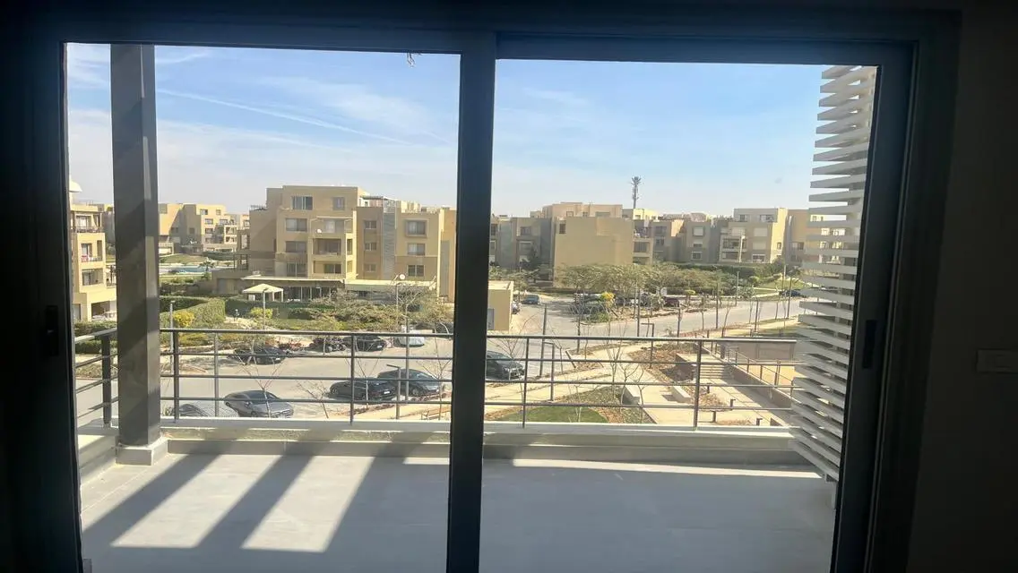 شقة تطل علي حمام السباحه ومناظر طبيعيه -بالم باركس