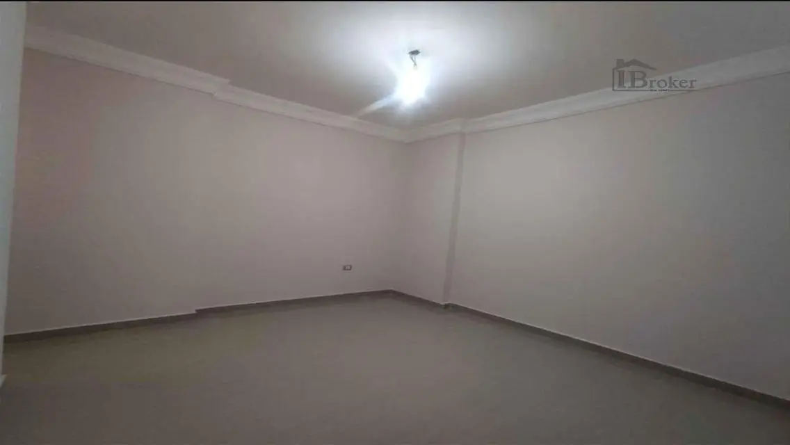 For rent Sidi Gaber (120m) steps from Abu Qir.