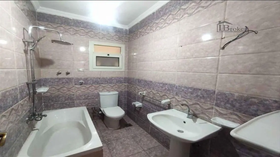 For rent Sidi Gaber (120m) steps from Abu Qir.