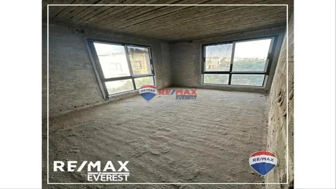 Corner Upper Duplex With Roof In Westown Sodic