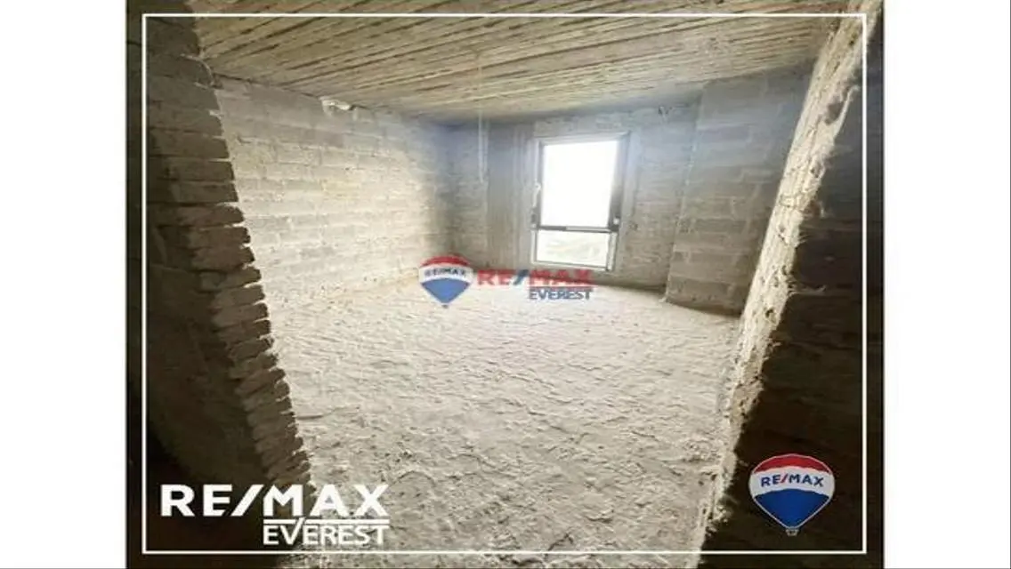 دوبلكس علوي كورنر مع روف في ويست تاون سوديك
