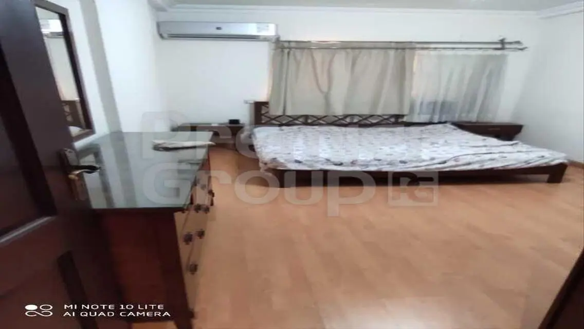 Spacious Apartment with Study Room in the Heart of the City