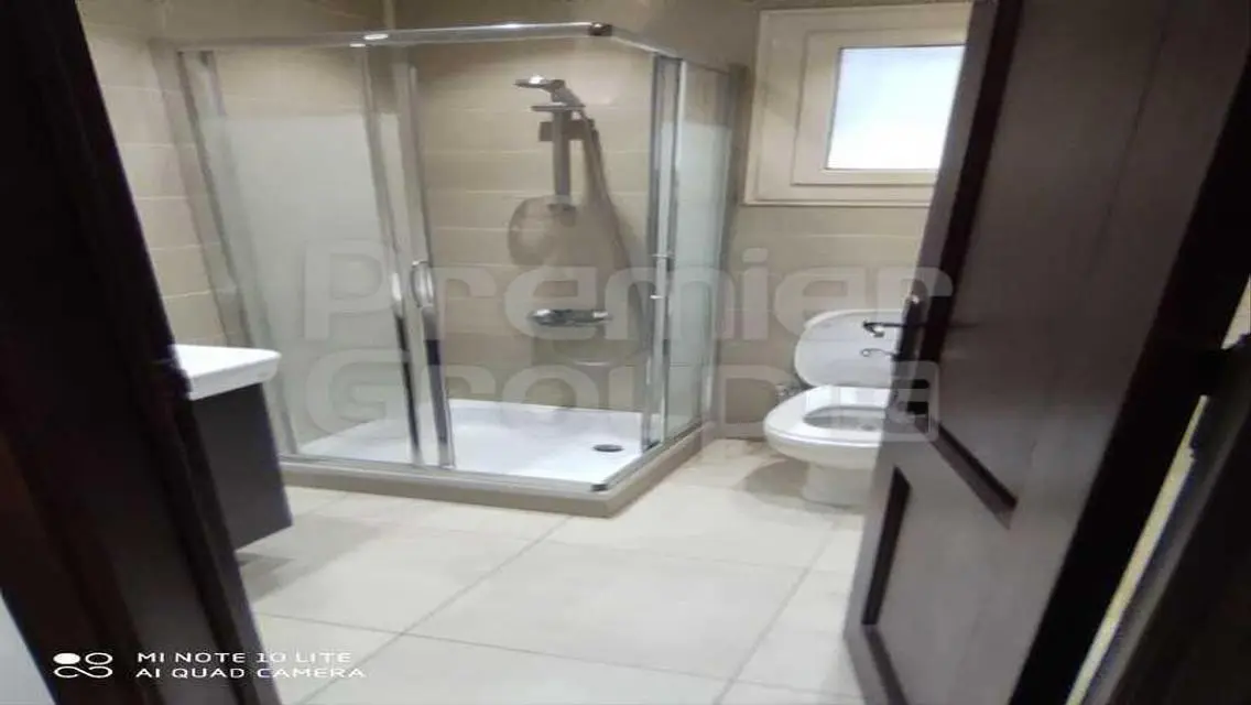 Spacious Apartment with Study Room in the Heart of the City