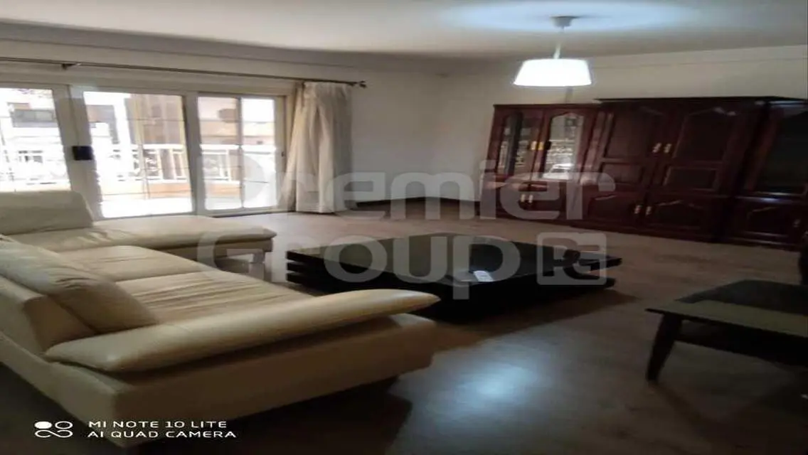 Spacious Apartment with Study Room in the Heart of the City