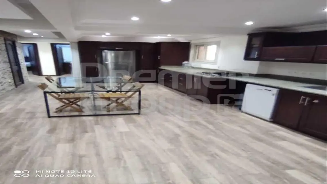 Spacious Apartment with Study Room in the Heart of the City