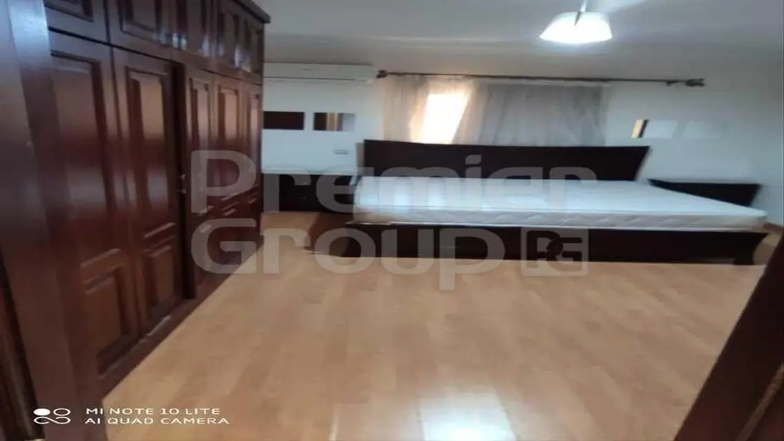 Spacious Apartment with Study Room in the Heart of the City