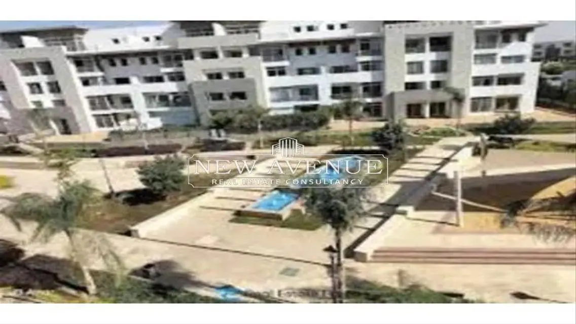 شقة فيو على مساحات خضراء واسعة - موقع متميز جدا