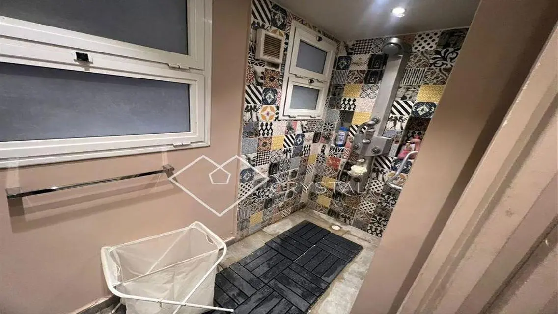 ستديو للبيع متشطب بلأجهزة و التكيفات فيو متميز