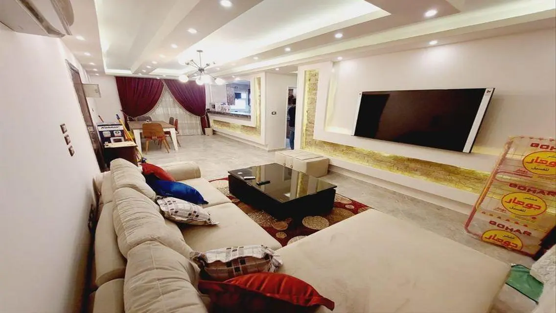 شقه تحفه للإيجار مفروش بمدينتى B6 مساحة 145م مكيفه