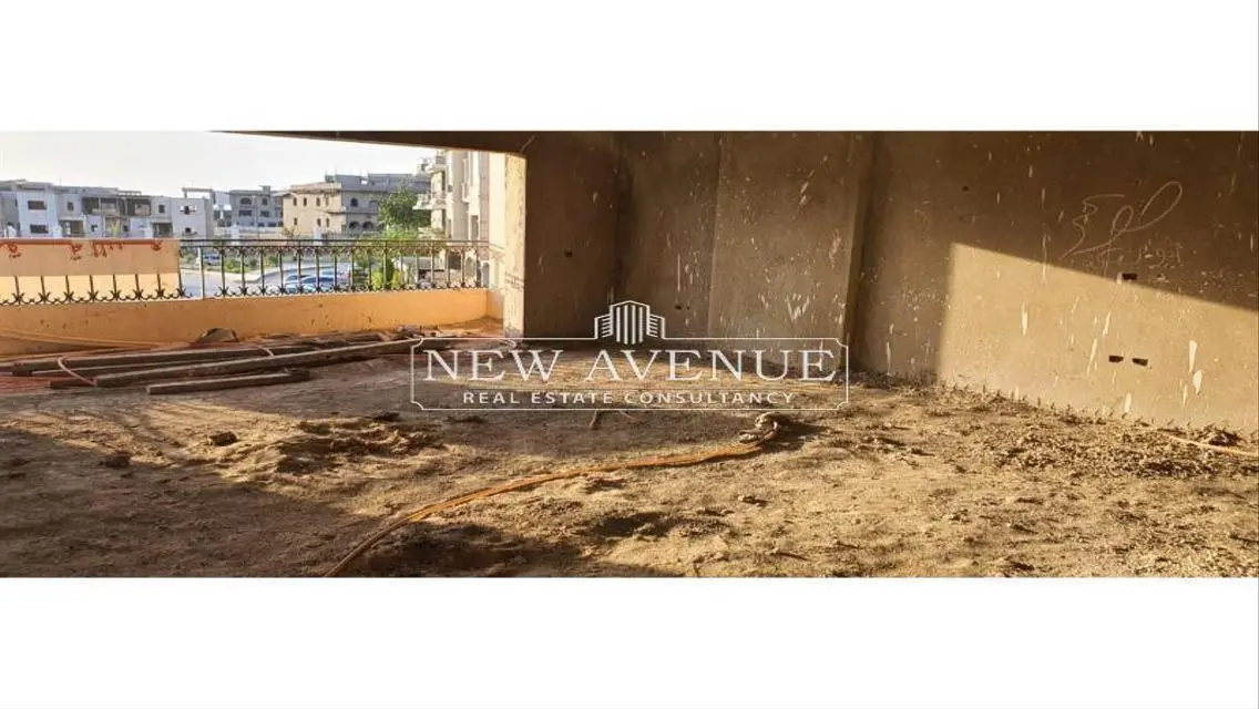 شقة في موقع مميز جدا للبيع في  غرب الجولف