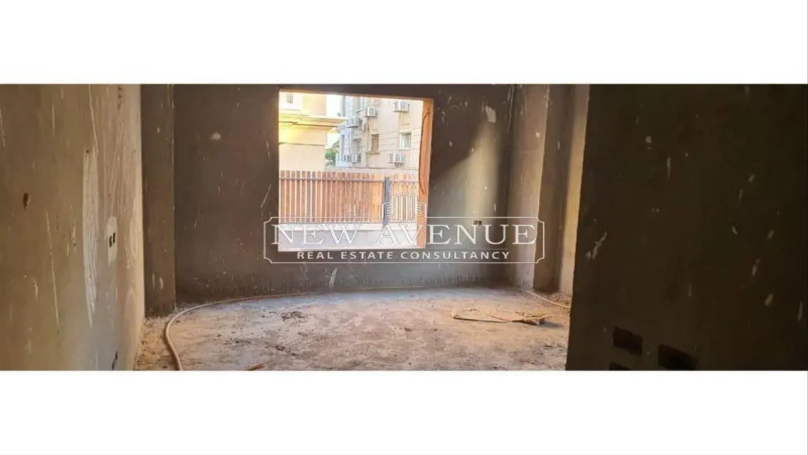 شقة في موقع مميز جدا للبيع في  غرب الجولف