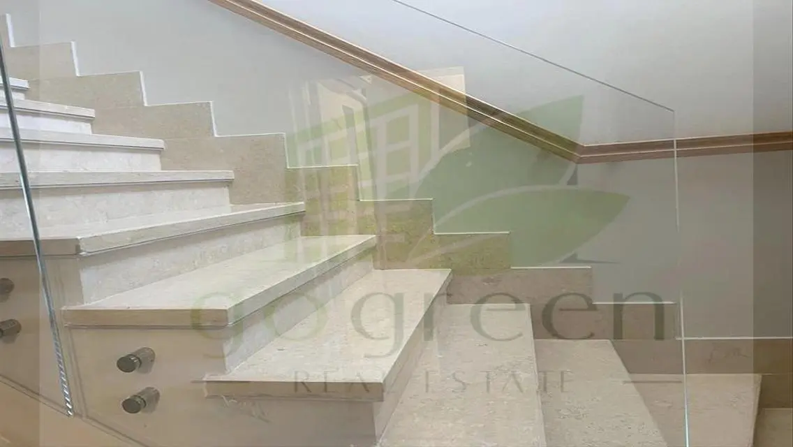 فيلا تشطيب كامل بالمطبخ صف اول عالبحر تلال الساحل