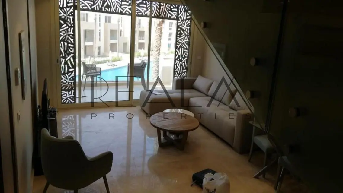 بنتهاوس متشطب بالكامل يطل علي البحر ومفروش بالكامل