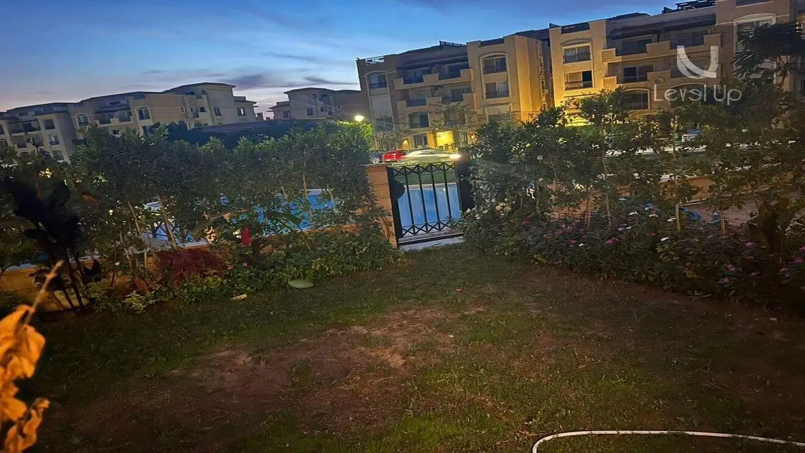 Ground floor with fully furnished garden in Stone