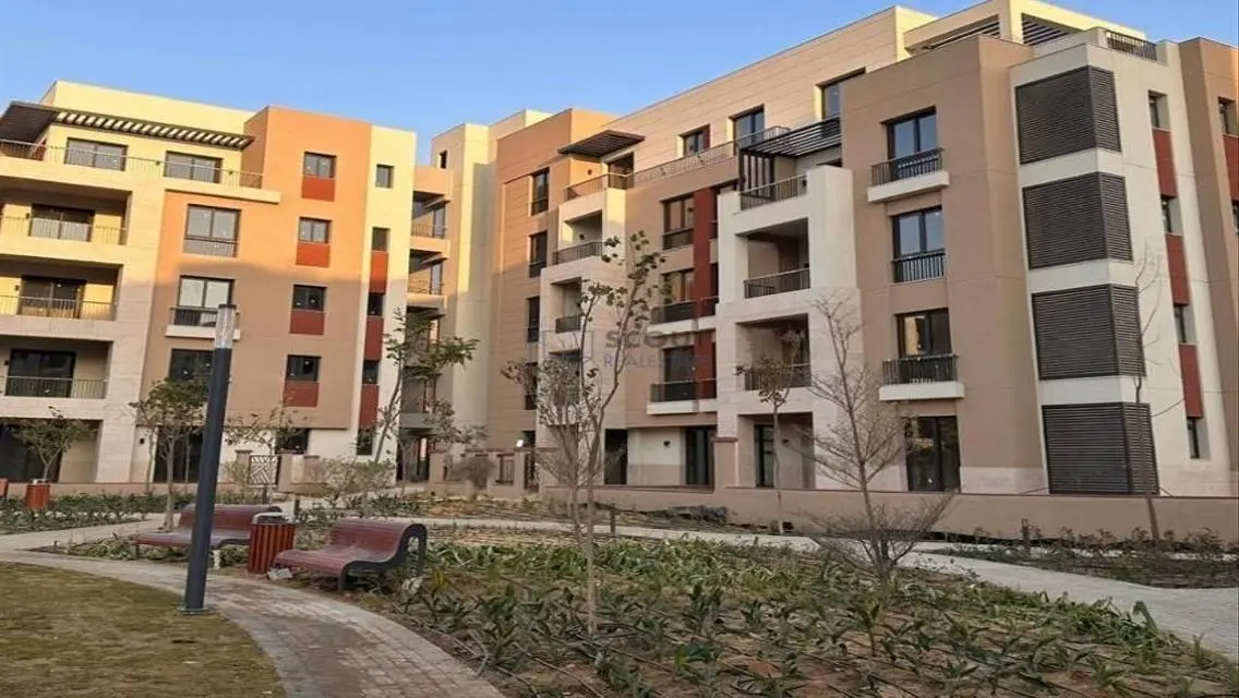 بنتهاوس متشطب بالكامل بتسليم فوري في ديستريكت 5