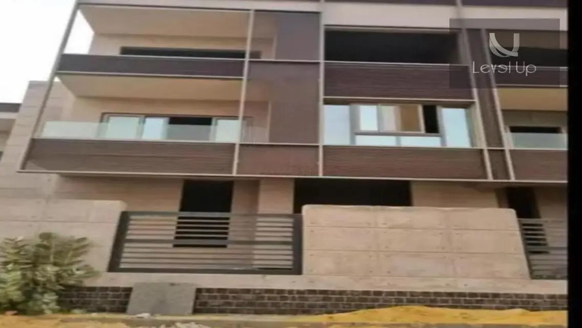 شقة لقطة للبيع في غرب جولف فيو بول وجاردن بسعرلقطة