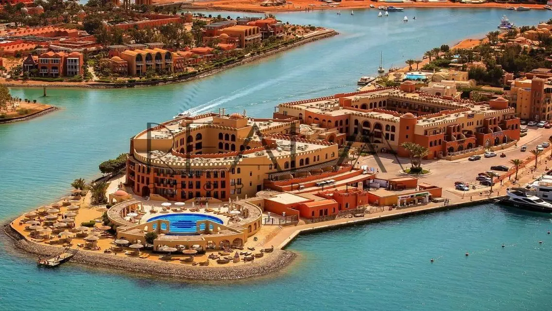 فيلا فاخرة للبيع في توبا مع مرافق متميزة