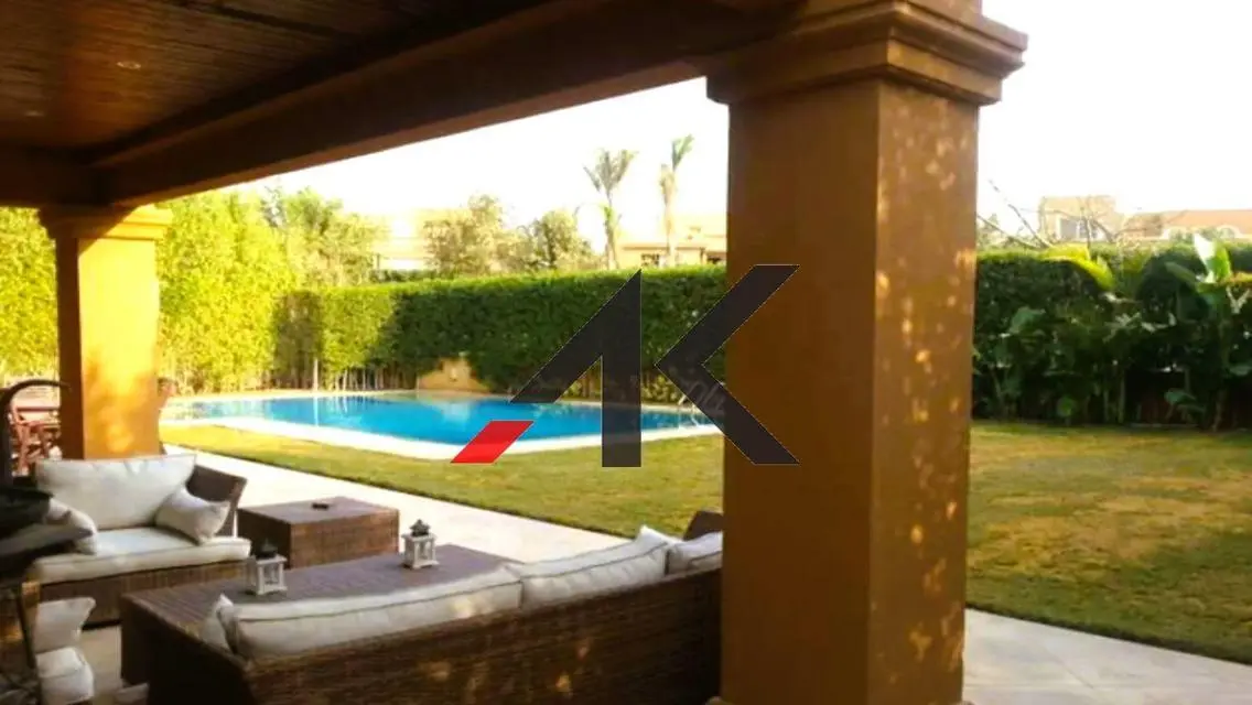 فيلا كاملة التشطيب بحمام سباحة للإيجار في بيلاجيو