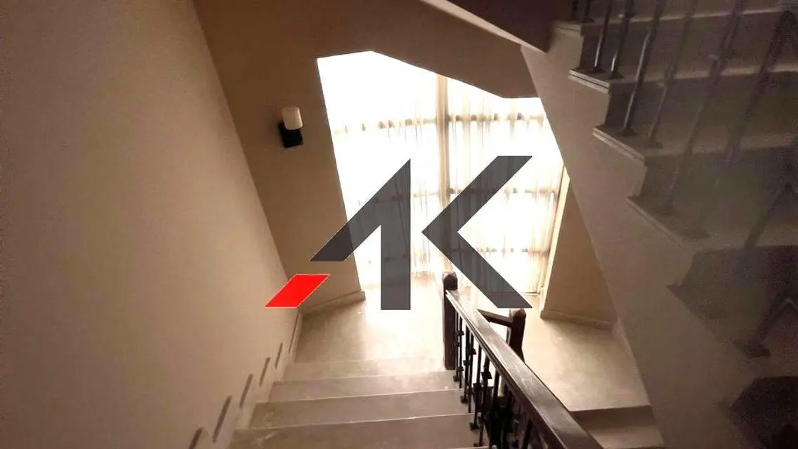 فيلا كاملة التشطيب بحمام سباحة للإيجار في بيلاجيو