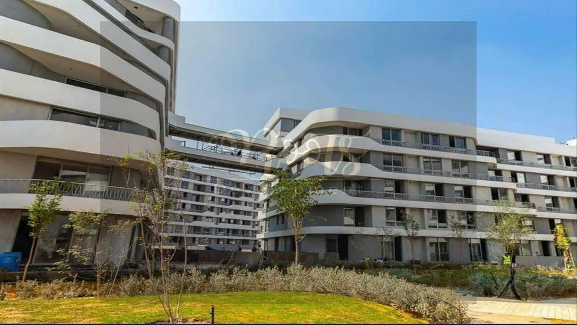 شقةكاملة التشطيب مقدم 5%بجوار الجامعة الامريكية