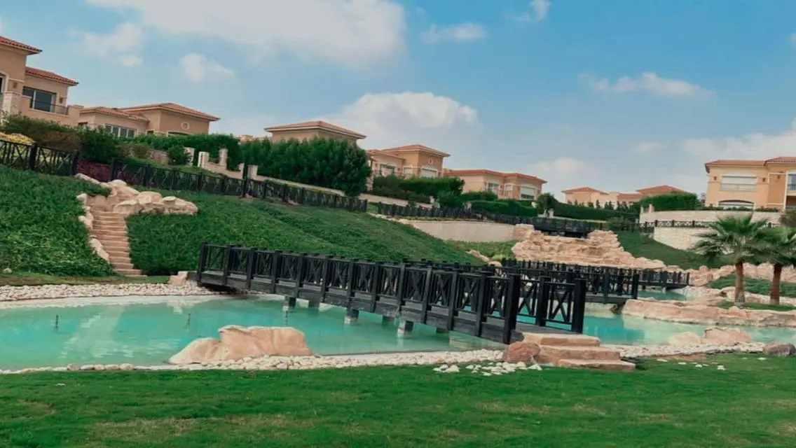 شقه للبيع بفيو علي lagoon في ستون بارك