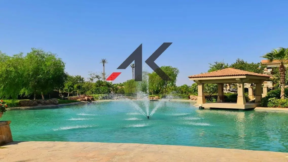 فيلا مستقلة بموقع مميز  للبيع في ليك فيو