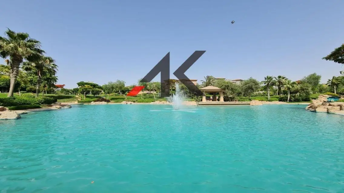 فيلا مستقلة بموقع مميز  للبيع في ليك فيو