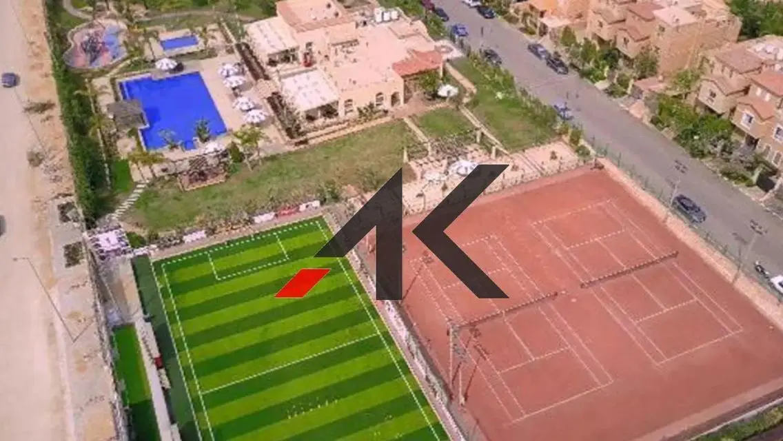 بموقع مميز فيلا مستقلة للبيع في جراند ريزيدنس