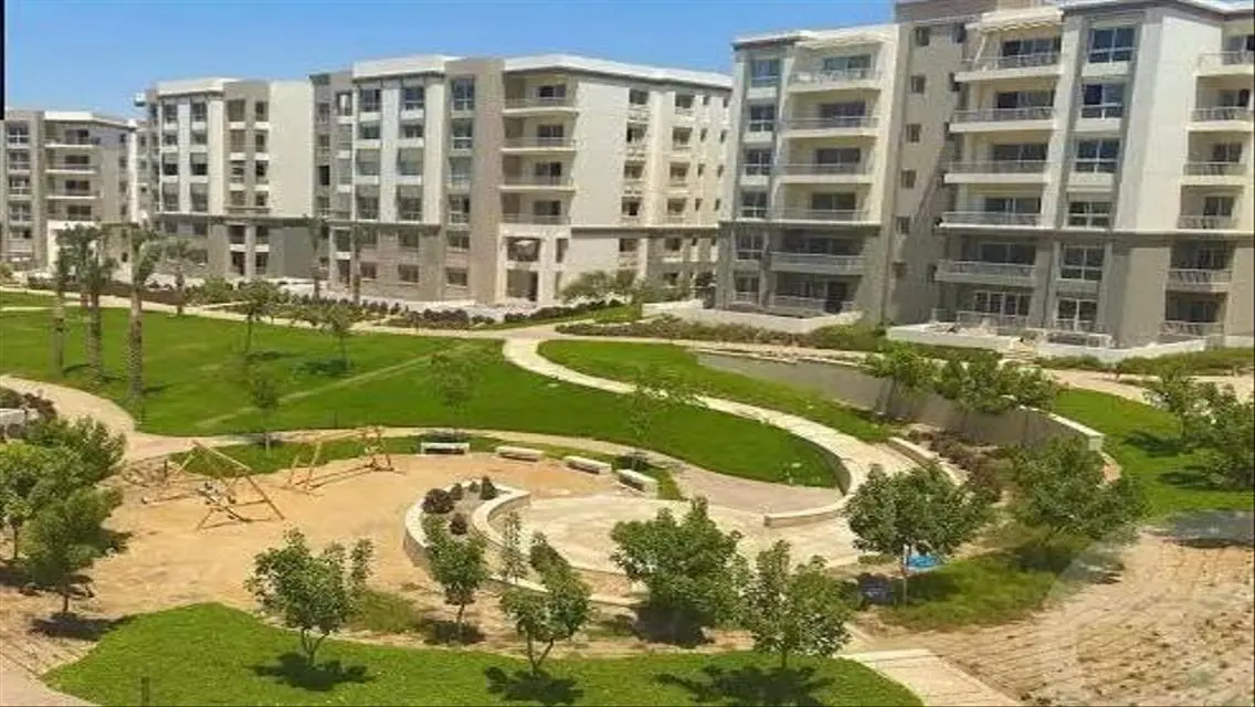 للإيجار شقة في كمبوند هايد بارك أول سكن