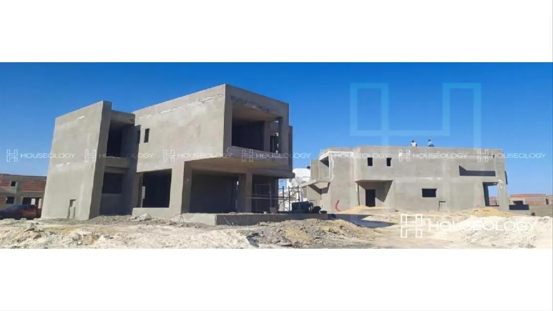 فيلا  للبيع صف اول على اللاجون فى ازها الساحل