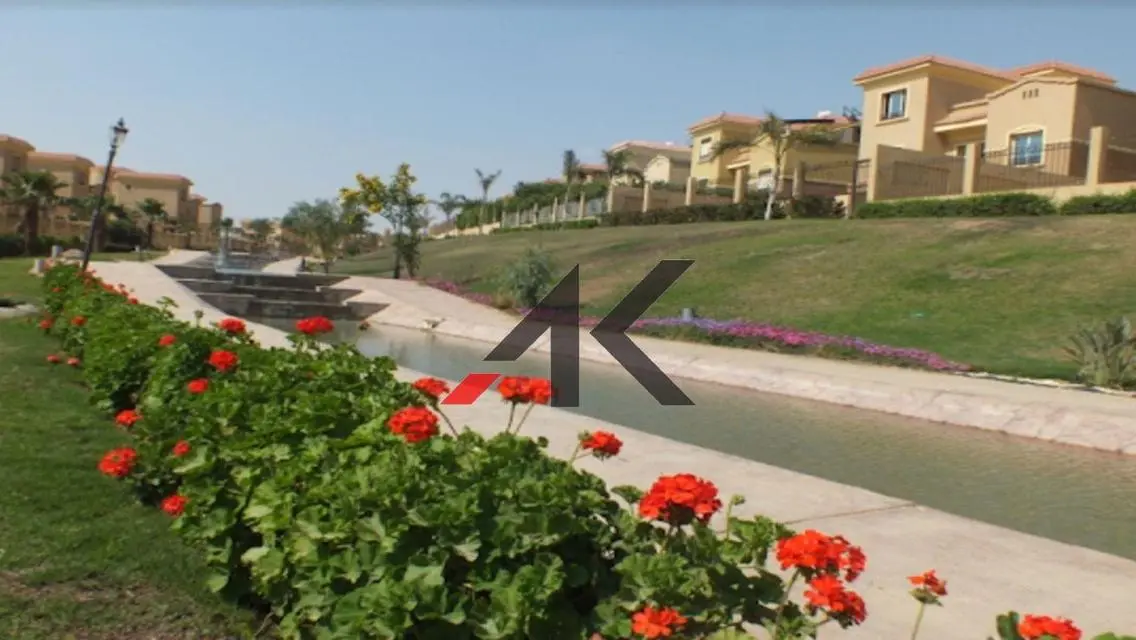 فيلا مستقلة مميزة- تشطيب 75 % - للبيع في لوروا