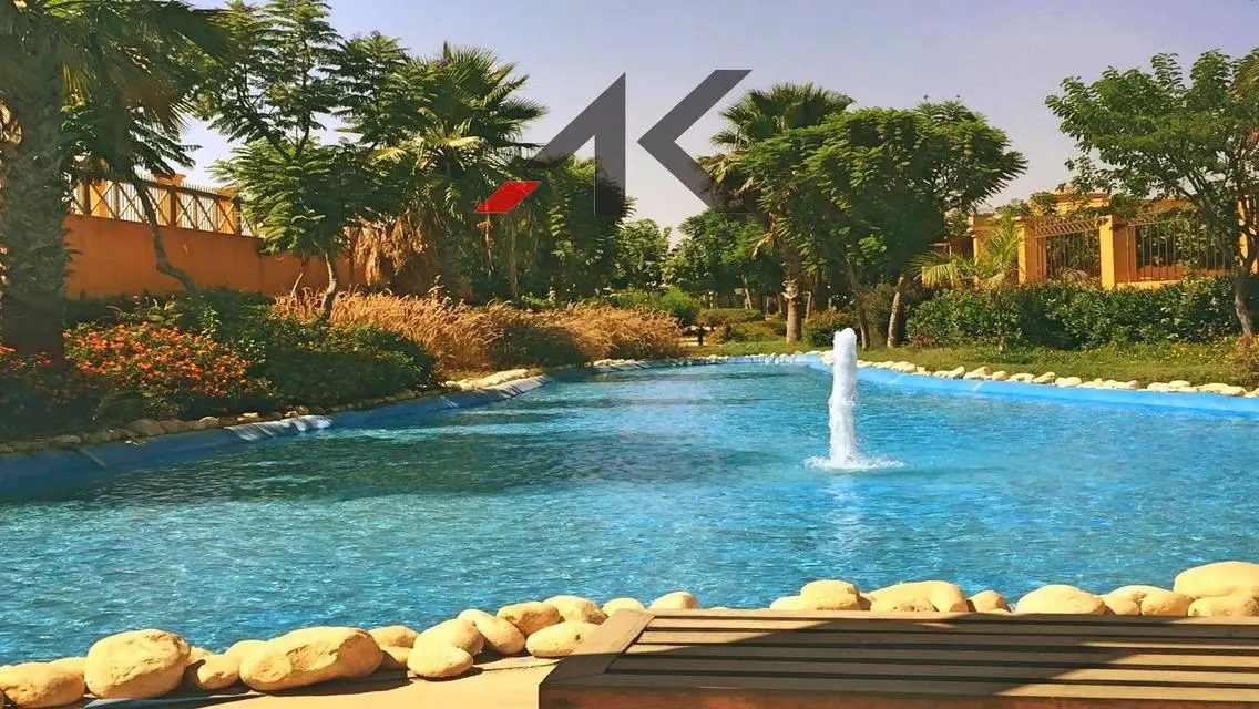 فيلا مفروشة بحمام سباحة للبيع في جاردينيا سبرنجز