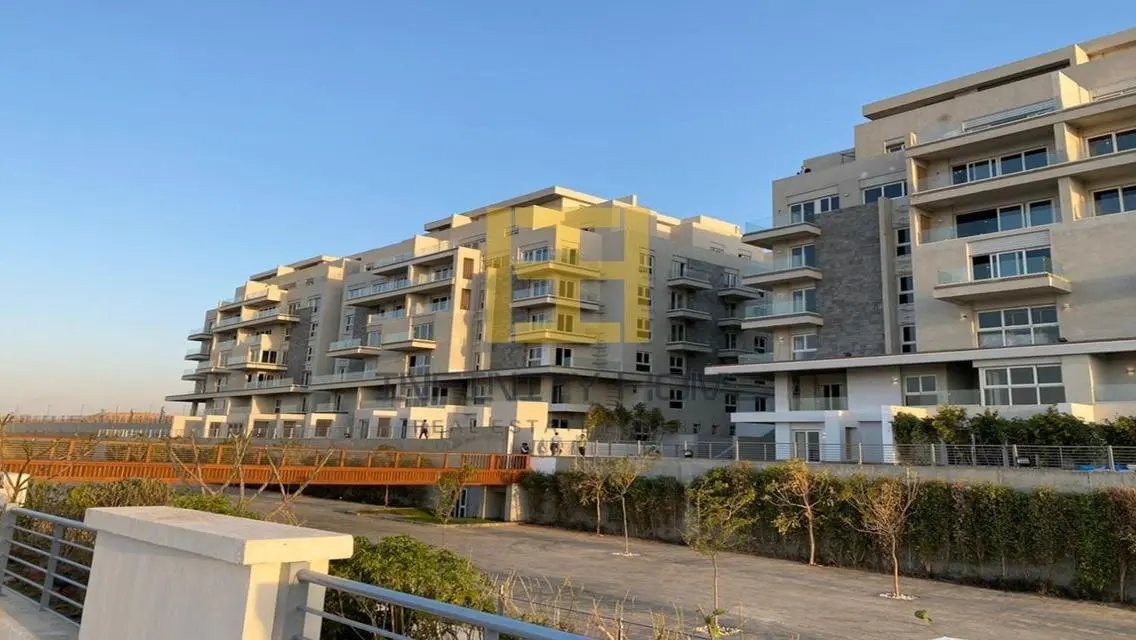 Park villa 235 m in mountain view icity new cairo