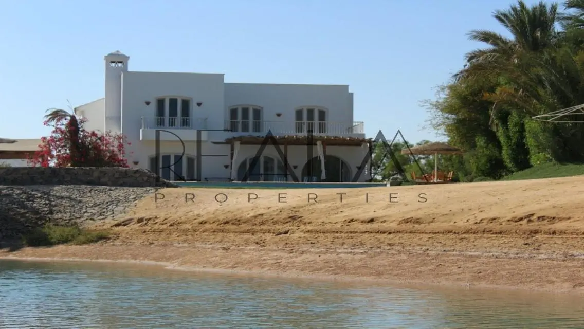 very luxurious standalone villa| installments 3Y