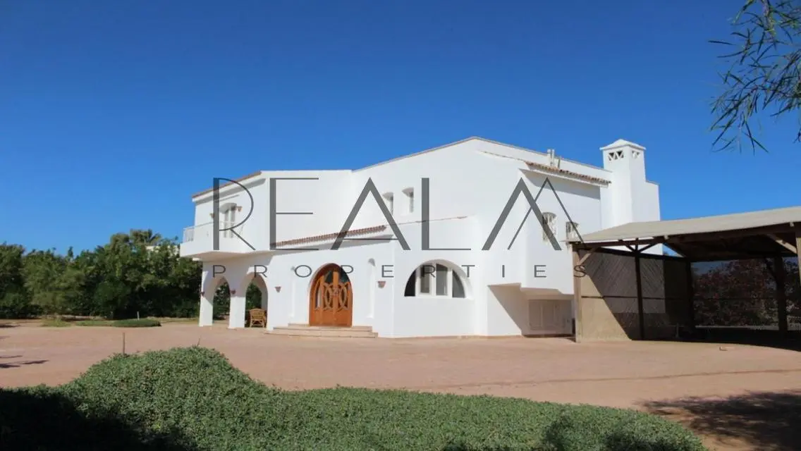 very luxurious standalone villa| installments 3Y