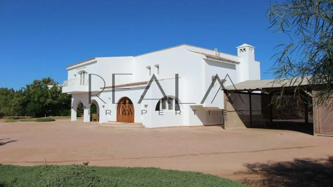 very luxurious standalone villa| installments 3Y