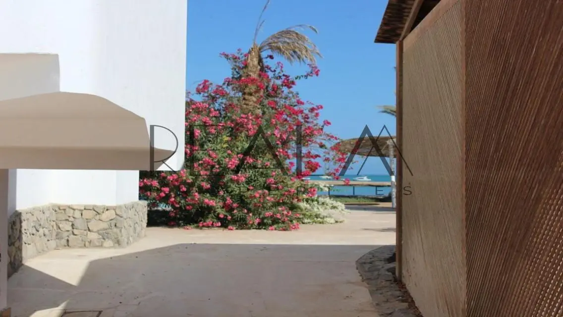 very luxurious standalone villa| installments 3Y